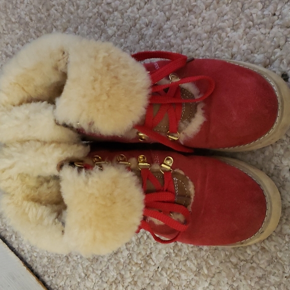 Red fleece lined boots - Picture 2 of 4
